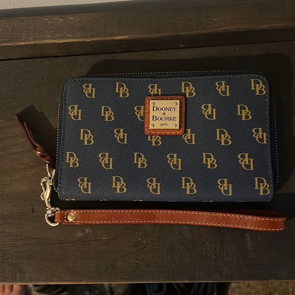 Rooney and Bourke wallet like new, smoke free home